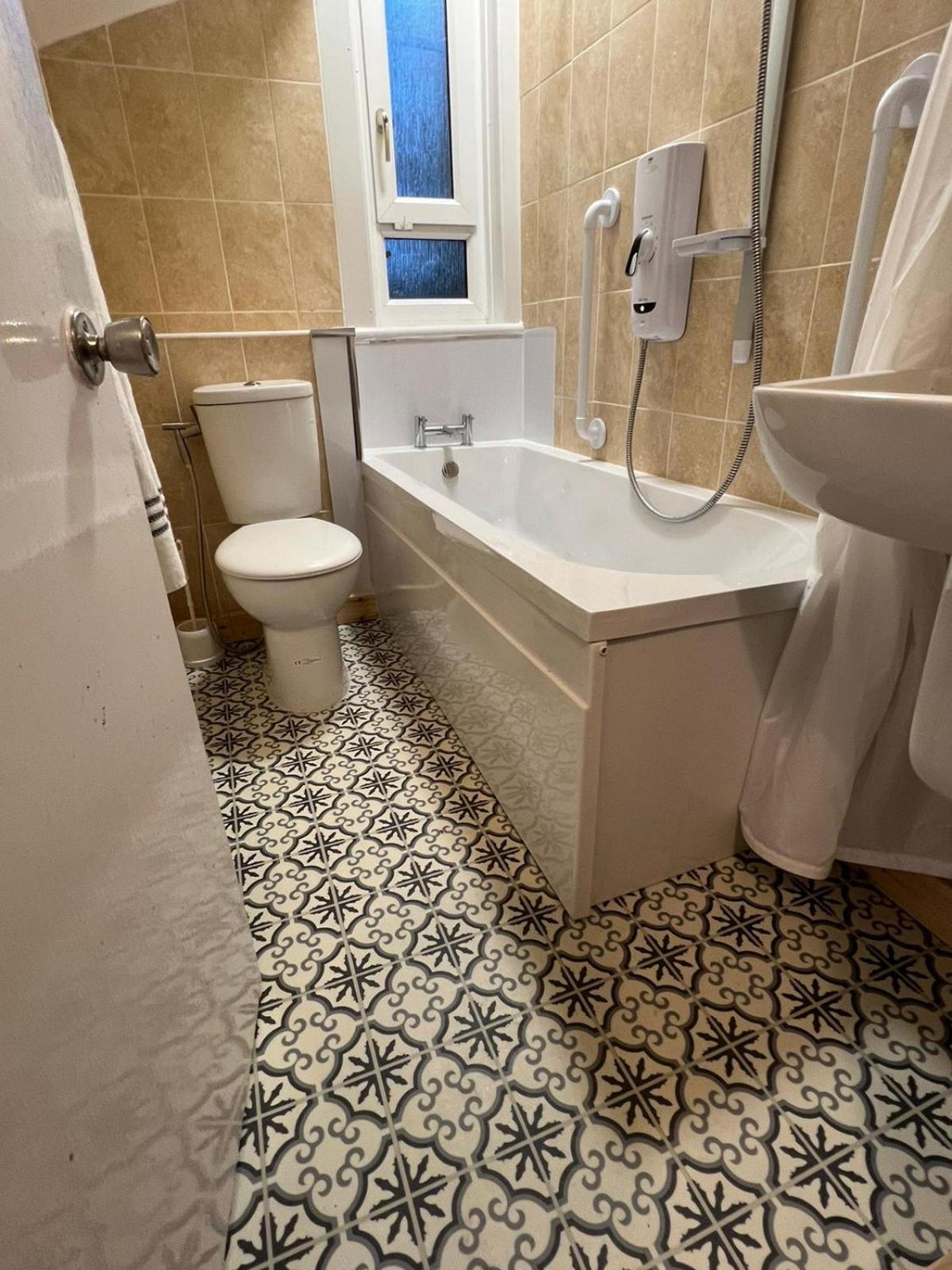 Archillects Entire Two Bedroom Comfy House - Free Parking Glasgow Esterno foto