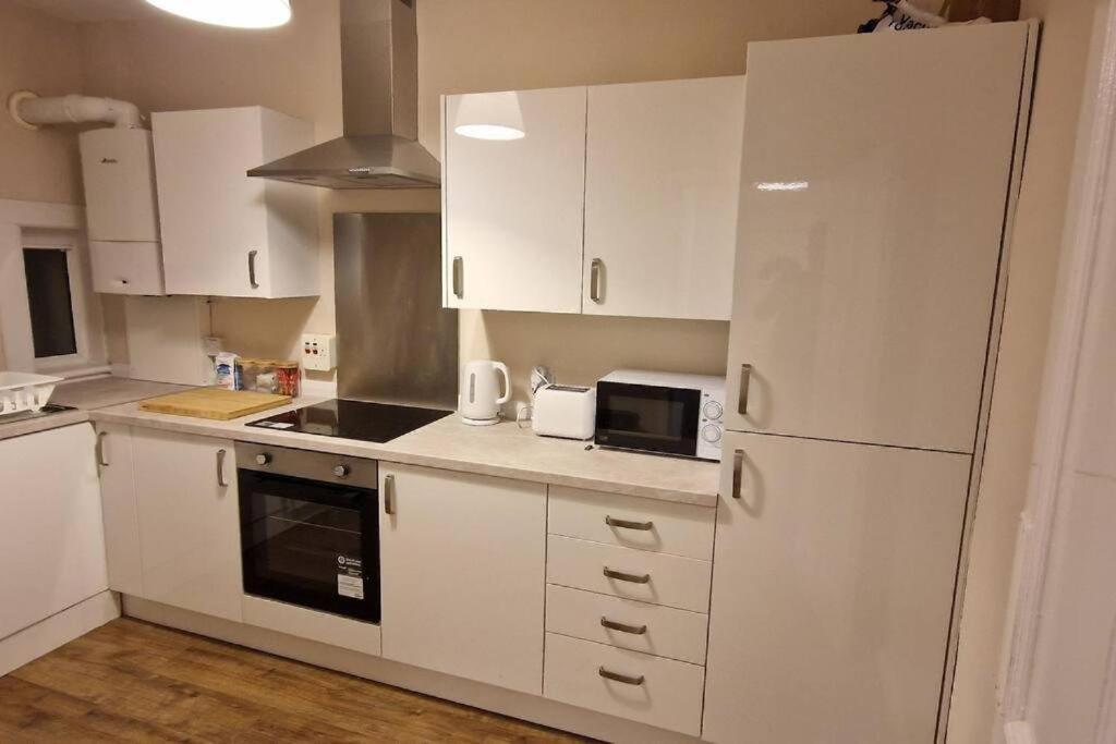Archillects Entire Two Bedroom Comfy House - Free Parking Glasgow Esterno foto